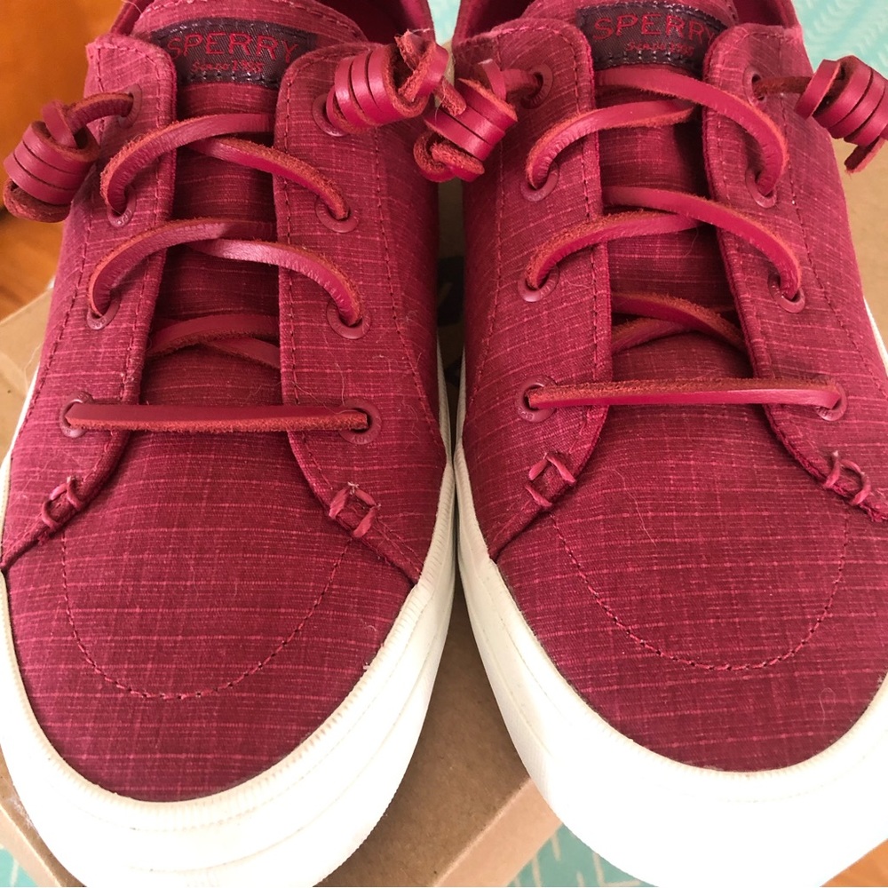 Sperry Crest Vibe Shoes. Women’s Size 9. Like New with Box.